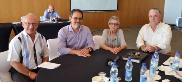 Frédéric Cantin (fédération du BTP), Philippe Dunoyer, membre du gouvernement en charge notamment du logement et du budget, Josée Laurans-Sanuy (ordre des architectes) et Jean-Yves Portal (association des bureaux d’études).