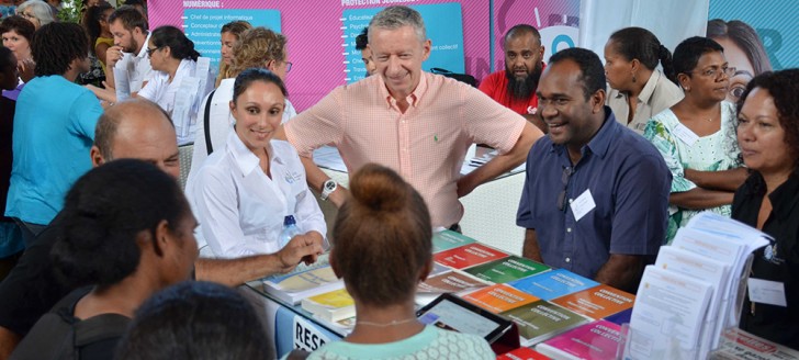 Le secrétaire général du gouvernement, Alain Marc, a rendu visite aux agents mobilisés sur le stand du gouvernement de la Nouvelle-Calédonie au Forum emploi et formation.