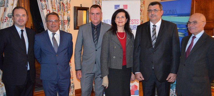 Philippe Germain, Thierry Lataste et Jean-Louis d’Anglerbermes aux côtés de l’ambassadeur de France en Australie, Christophe Lecourtier (à gauche) et la ministre du Développement international et du Pacifique, Concetta Fierravanti-Wells (au centre).