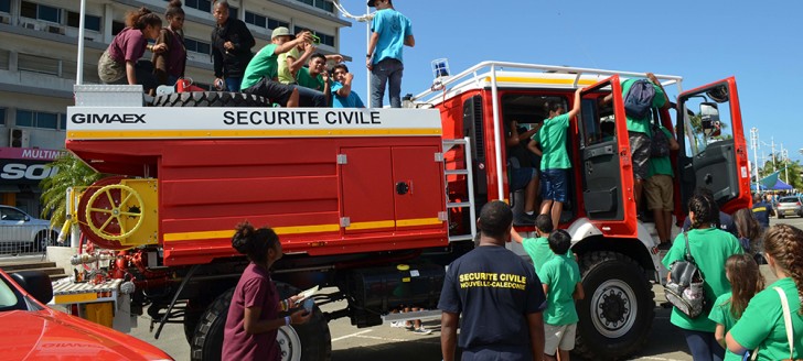 Collégiens et lycéens ont grimpé à l'abordage des camions citernes de la Sécurité civile !