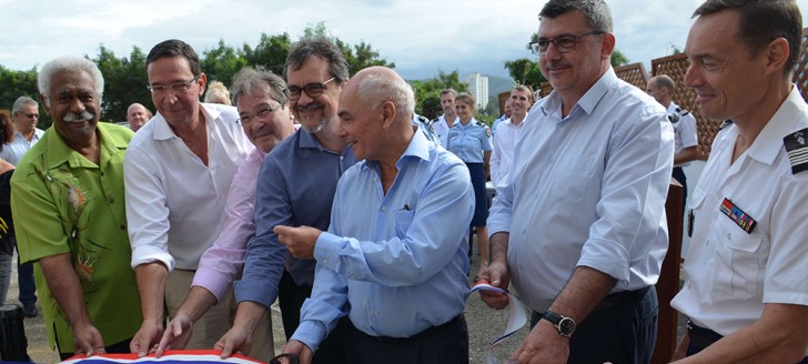 Le chef coutumier R. Wamytan, les députés Ph. Gomès et Ph. Dunoyer, le haut-commissaire T. Lataste, les présidents de la province Sud et du gouvernement, Ph. Michel et Ph. Germain, le commandant de la gendarmerie en Calédonie E. Miglierina.