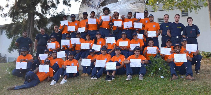 Couleur mandarine, les auxiliaires de sécurité civile, formés au CISE de Koutio, ont reçu leur diplôme le 8 septembre.