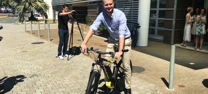 Nicolas Metzdorf, membre du gouvernement chargé de l’énergie, a testé le vélo à assistance électrique. 