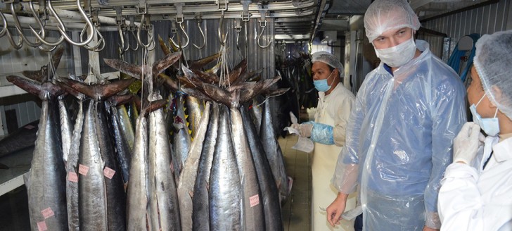 Nicolas Metzdorf a visité les ateliers de transformation de Tuna Pacific et Pescana le 31 janvier.