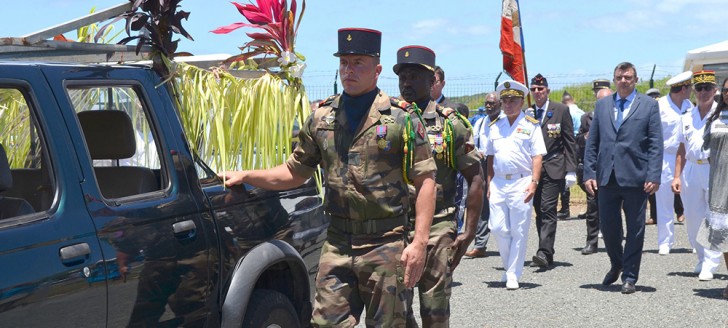 Un cortège funéraire a accompagné le tirailleur Kalepo Wabete jusqu’à sa dernière demeure, sur son île natale de Tiga.