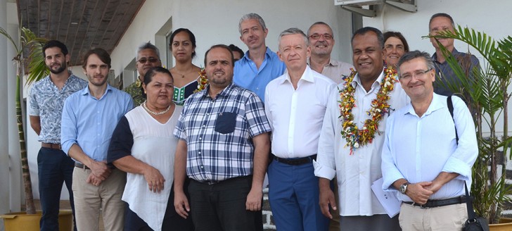 La délégation calédonienne, conduite par le secrétaire général du gouvernement Alain Marc, a été accueillie à Mata-Utu le 13 juin. 