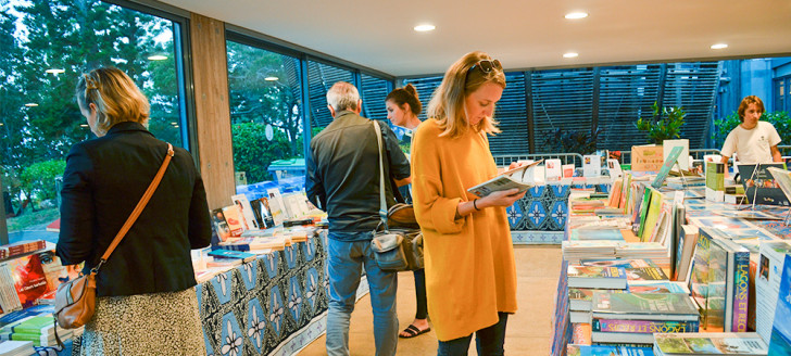 Tout au long du salon, un espace librairie présente l’ensemble de la production littéraire calédonienne. 