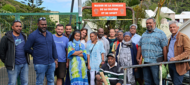 Les représentants du gouvernement et de la province des îles ont inauguré le nouvel espace dédié aux jeunes aux côtés des membres de l’association le Banian et du comité de quartier. 