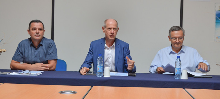 De gauche à droite : Julien Leray, chef de la division des examens concours, Érick Roser, vice-recteur directeur général des enseignements, et Thierry Mabru, secrétaire général du vice-rectorat.