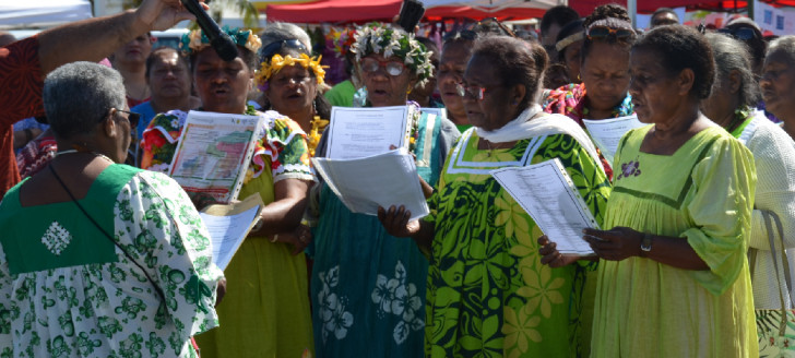 Après la coutume, chants d’accueil des femmes de Lifou et de Maré.