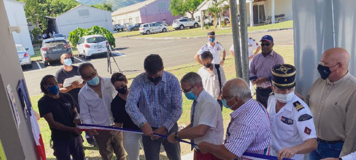 Les personnalités ont coupé le ruban tricolore pour inaugurer les nouveaux bâtiments d'hébergement des stagiaires du GIEP. 