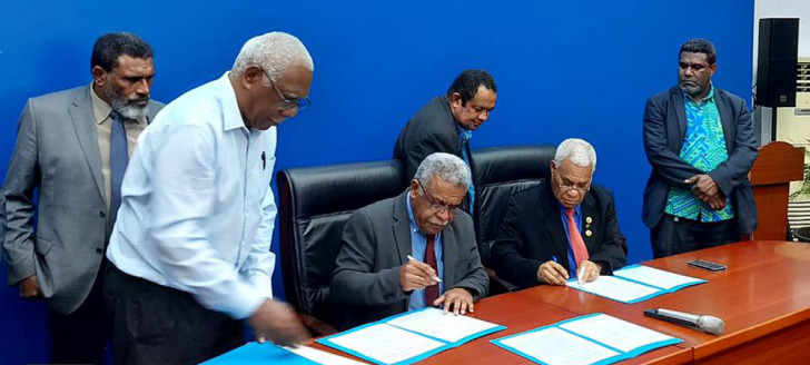 La déclaration d’intention pour l’installation d’un second câble sous-marin entre les deux archipels a été signée par le président du gouvernement Louis Mapou et le Premier ministre du Vanuatu Bob Loughman.