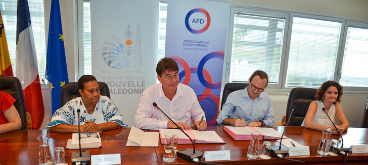 La signature de convention entre la Nouvelle-Calédonie et l’AFD s’est déroulée le 16 décembre, en présence notamment de la membre du gouvernement en charge du plan Do Kamo, Valentine Eurisouké.