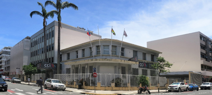 Les statuts des chambres consulaires, comme ici la CCI, sont fixés par des actes réglementaires adoptés pour certains avant l’Accord de Nouméa.