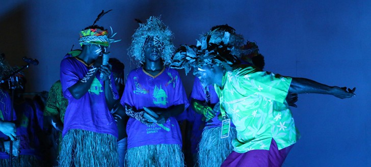 Le collectif  Dobwe de la tribu de Thio a présenté un spectacle mêlant danse et théâtre ©Mériba Kare.