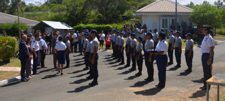 La première promotion des Cadets de la gendarmerie lors de la cérémonie de sortie le 29 janvier en présence des représentants de l’État, du gouvernement, de la province Sud et du Sénat coutumier (© Cadets de la gendarmerie).