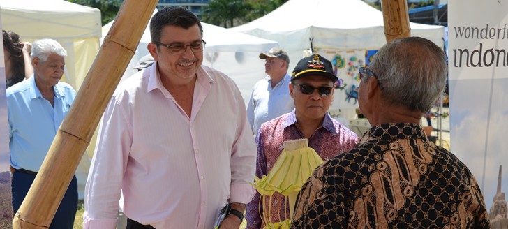 Après avoir prononcé un discours à l’occasion de l’ouverture de la Foire du Pacifique, ce jeudi 29 septembre, à Nouméa, le président du gouvernement de la Nouvelle-Calédonie est allé à la rencontre des nombreux exposants