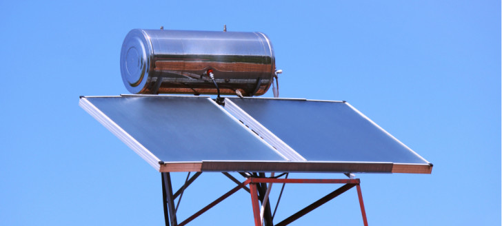 Seulement un tiers des foyers calédoniens est équipé en chauffe-eau solaire. Le programme Calsol entend rendre l’énergie solaire thermique accessible au plus grand nombre. 