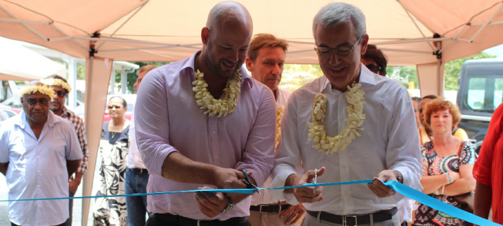 Christopher Gygès et Jean-Pierre Clamadieu lors de l’inauguration de l’unité de stockage du projet « Lifou 100 % énergies renouvelables 2020 ».