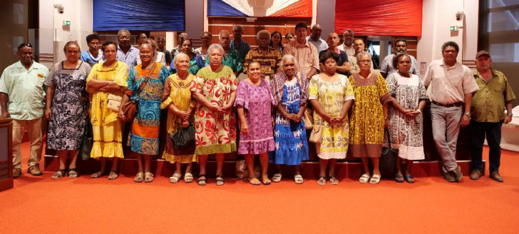 Les familles et les descendants des premiers élus mélanésiens ont été invitées à participer à la table ronde.