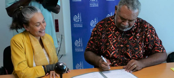 La déclaration d’intention a été officialisée par une signature entre Mickaël Forrest, membre du gouvernement chargé de la jeunesse et Méryl Marlier, présidente de l’ACBSNC.