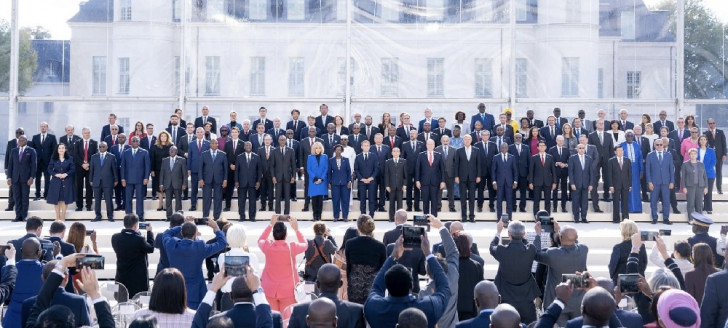 Photo officielle des 88 représentants des États et gouvernements membres de l’OIF.