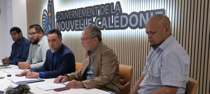 Johanito Wamytan aux côtés de Ludovic Boula, président du Sénat coutumier, de Ludovic Talia, chef de cabinet de Virginie Ruffenach, de Jean-Louis d’Anglebermes, président du CESE et de Jean-Albert Wadedeu, élu à la province des îles Loyauté.