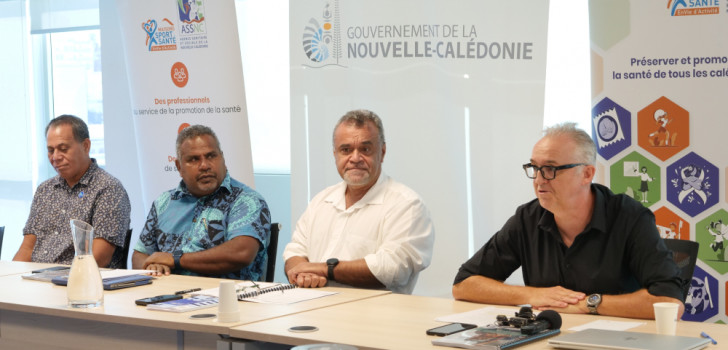 Claude Gambey, membre du gouvernement chargé de la santé, entouré de Marcel Unë du cabinet de Mickaël Forrest, de Jean-Christophe Cardeilhac, directeur de l’ASS-NC et de Berlin Kafoa, directeur du département de santé publique à la CPS.
