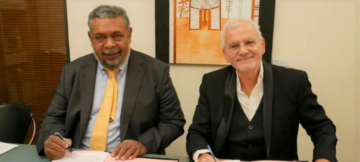 Mickaël Forrest et Philippe Bana ont signé la convention de partenariat à la Maison de la Nouvelle-Calédonie.