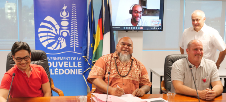 Vaimu’a Muliava a signé la convention au gouvernement en visioconférence avec Daniel Hierso, président de l’association Outre-Mer Network. 