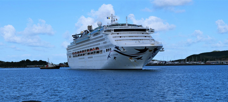 Le Pacific Explorer a fait son apparition dans la petite rade de Nouméa aux environs de 8 heures.