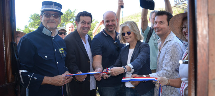 Yves Mermoud, Christopher Gygès, Sonia Lagarde et Gil Brial se sont prêtés au traditionnel couper de ruban à l’entrée de l’ancienne boulangerie du bagne. 