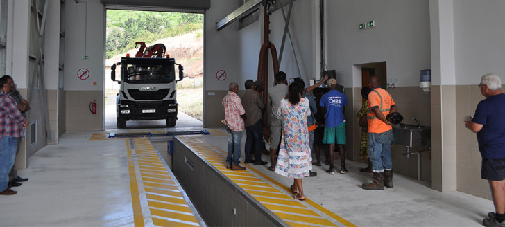 Une démonstration du centre de contrôle technique des véhicules, ouvert depuis le 30 juin, a été faite aux autorités coutumières et aux représentants de la mairie de Canala.