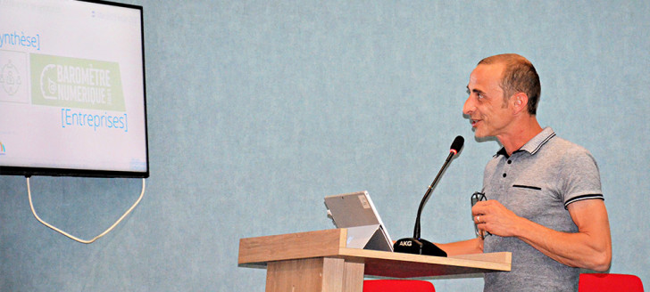 Eric Olivier, coordinateur de l’Observatoire du numérique, a animé la conférence de restitution, organisée à l’auditorium de la CCI. 