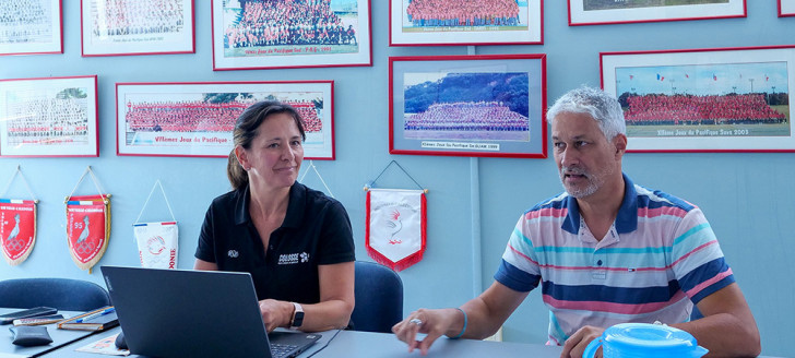 Violaine Chabardes, ici avec Christophe Dabin, s’est envolée pour la Métropole, le vendredi 6 mai, après 15 jours d’interventions auprès de clubs sportifs calédoniens.