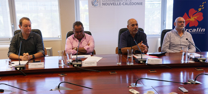 Gilbert Tyuienon était entouré de Didier Tappero, directeur général d’Aircalin, de Samuel Hnepeune, pdg d’Air Calédonie, et de Christophe Vergès, directeur adjoint de l’aviation civile en Nouvelle-Calédonie.