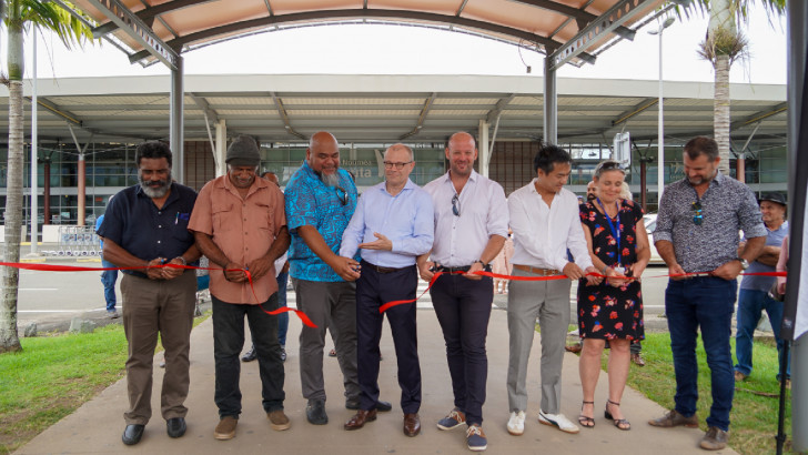Les personnalités ont coupé le ruban pour inaugurer officiellement le parc photovoltaïque Hélio Tontouta, en service depuis décembre 2021.