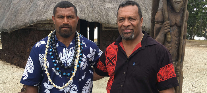 Hippolyte Sinewami-Htamumu, président du Sénat coutumier, et Didier Poidyaliwane, membre du gouvernement en charge des relations avec les institutions coutumières.