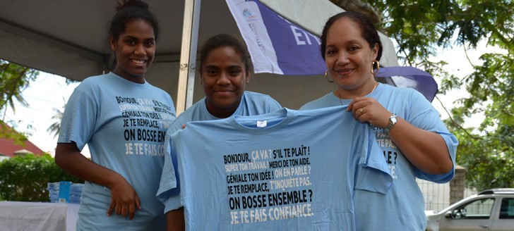 Les tee-shirts distribués par la DTE lors de la Journée mondiale pour la santé et la sécurité au travail rappellent que quelques mots peuvent contribuer à apaiser l’ambiance au travail…