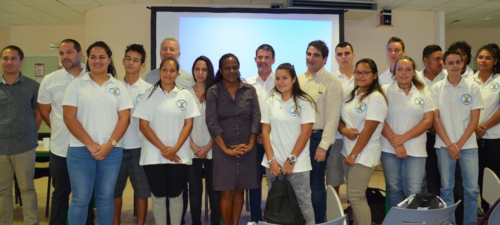 Hélène Iékawé, membre du gouvernement en charge de l’enseignement, a assisté à la rencontre entre les représentants de la mission parlementaire et les lycéens du Grand Nouméa, ici la classe défense 2017. 